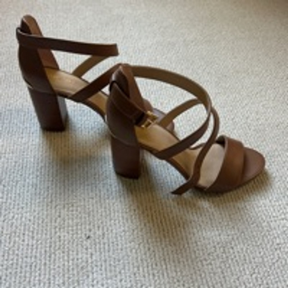 🌿Michael Kors Women’s light brown sandals size 6🌿 - Picture 3 of 6